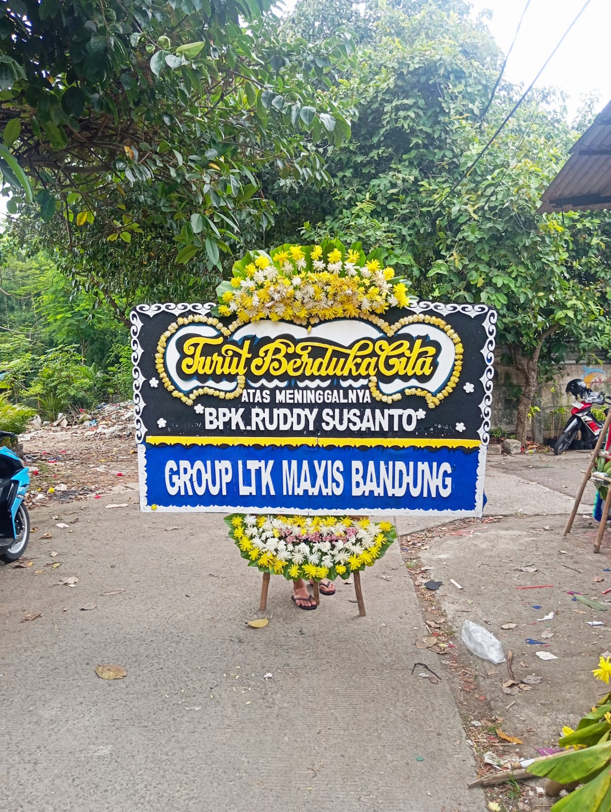 Bunga Papan Duka Cita 1,5m X 2m, Jambul Standar - Image 3