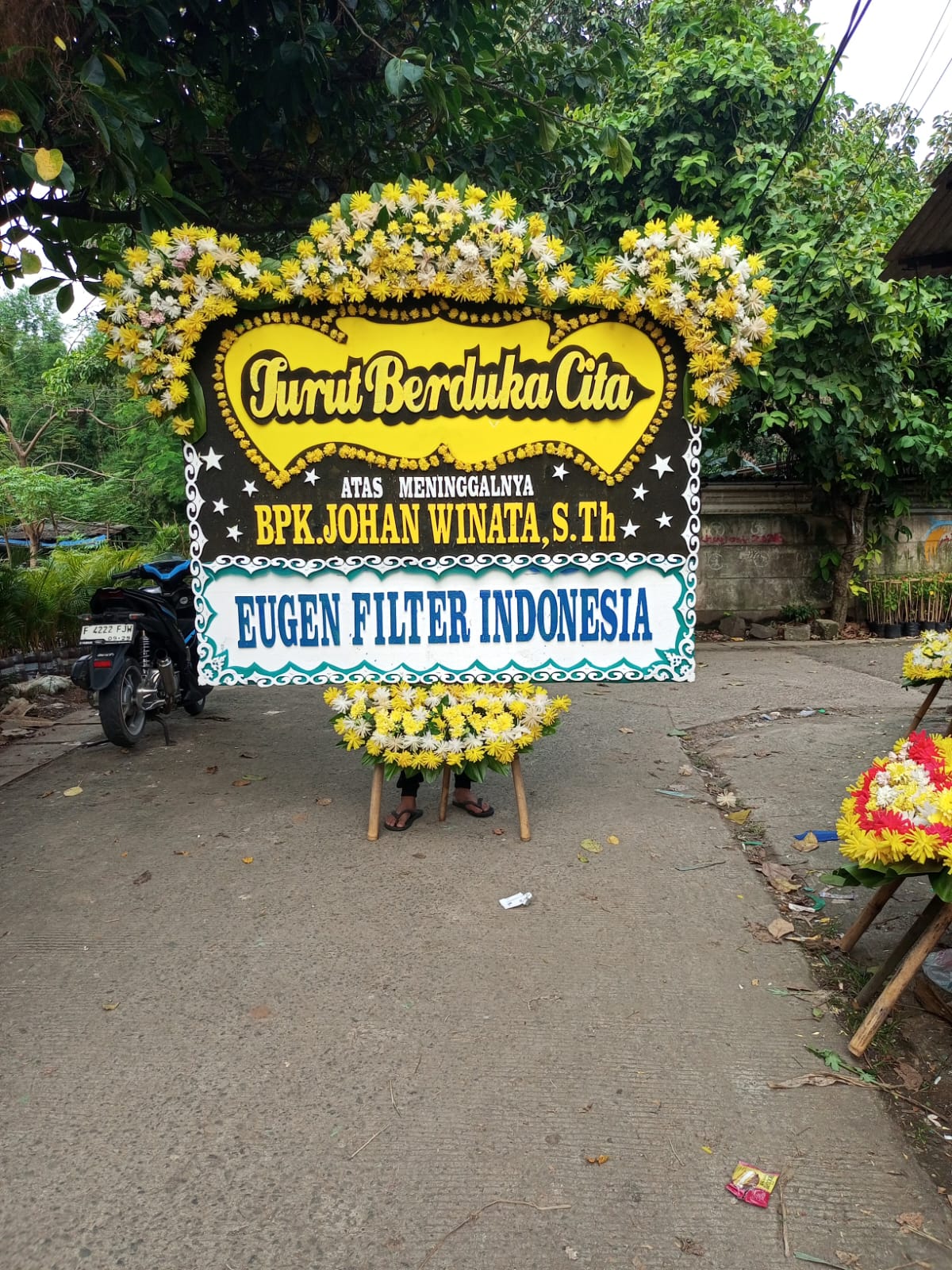 Bunga Papan Duka Cita 1,5m X 2m, Jambul Standar - Image 2